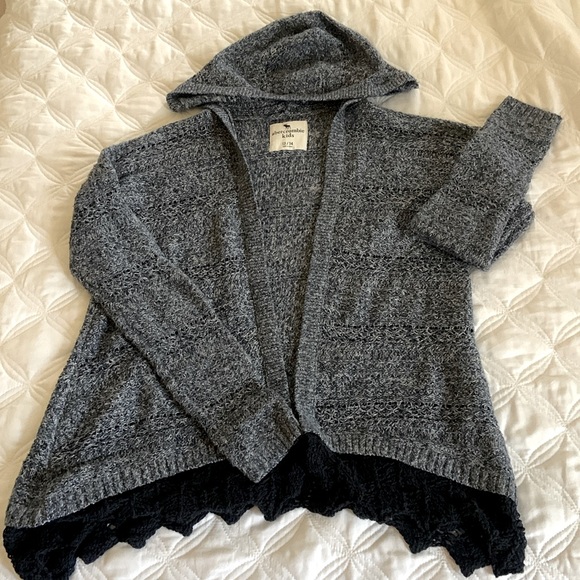 Adorable A&F kids hooded cardigan. Embroidered trim.Size 13/14. Great condition! - Picture 1 of 3